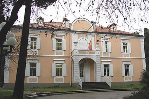 Haos u Muzeju Savremene Umjetnosti Crne Gore: Bitka za Direktorsku Stolici ili Propast Institucije?