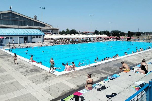 Madness at Loznica City Pool: Over 6,000 Swimmers on Season Kickoff!