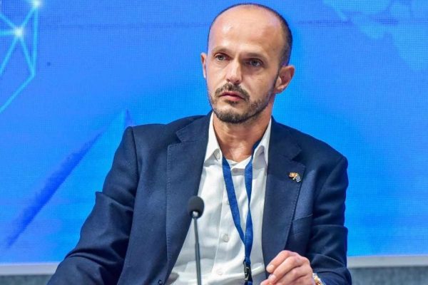 Crna Gora u raljama uvozne ovisnosti: Zašto pola ulaganja ide u nekretnine, a realna ekonomija tone?
