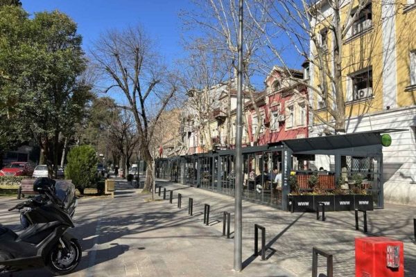 Podgorica uvodi stroža pravila za radno vreme i muziku na terasama lokala – kraj noćne zabave posle ponoći!