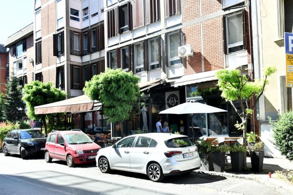 Tinejdžerski vandalizam u Beogradu: Baklja, požar i ozlijeđeni vlasnik lokala!