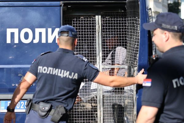 Policijska represija i kaos na ulicama Srbije: Tko je kriv za nasilje i blokade?
