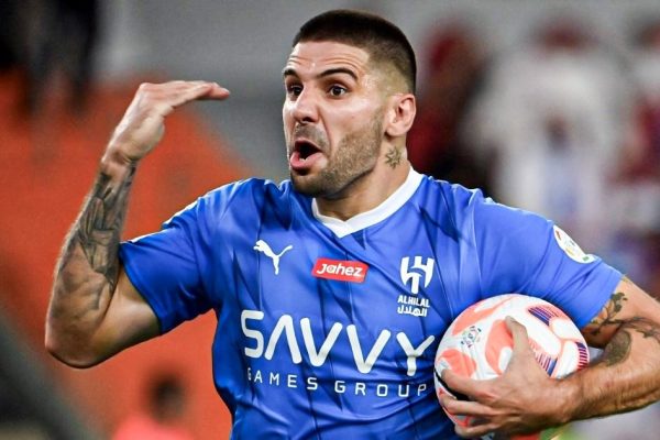 Aleksandar Mitrović: Saudijski transfer i povratak u Englesku u igri