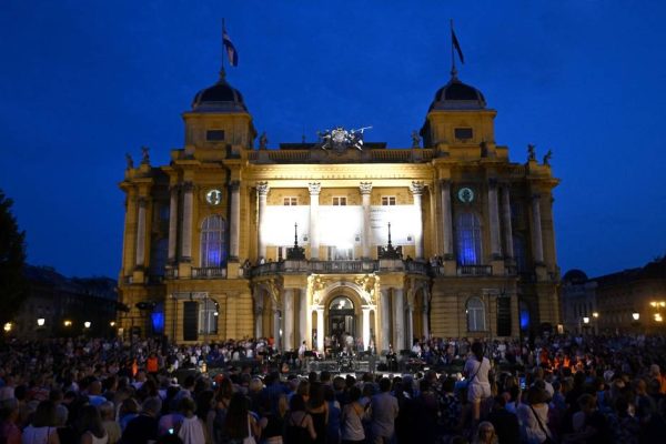 Kiša otkazala koncert ispred HNK: Thompsonovi fanovi i 40 izvođača ostali bez zabave
