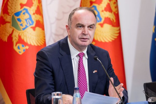 Skandal oko koncesije aerodroma u Crnoj Gori: IFC odbija odgovore, tenderska komisija u haosu!