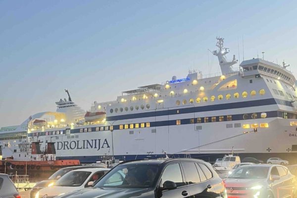 Nova pomorska linija Bar Bari: Je li ovo spas za crnogorski turizam ili samo još jedna prazna priča?